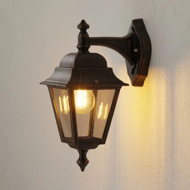 Kopparfärgad vägglampa för utomhusbruk Toulouse, pendlad Nedsatt pris