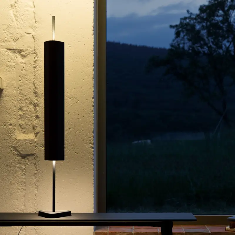 FLOS LED-bordslampa Emi, mörkgrön, dimbar, höjd 114 cm Bästa pris