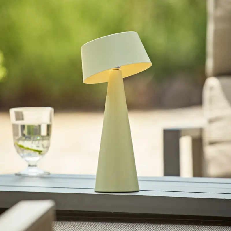 Endast denna vecka LED-bordslampa Solino, grön, solcell/USB, 26 cm, IP44