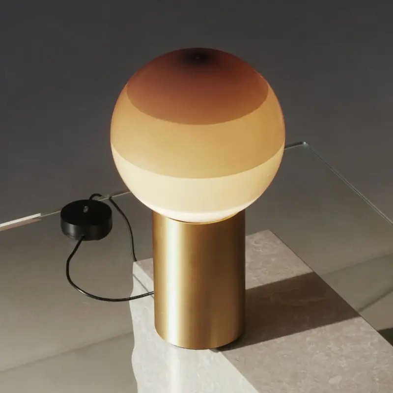 Begränsat antal MARSET bordslampa Dipping Light, höjd 22 cm, kräm/mässing