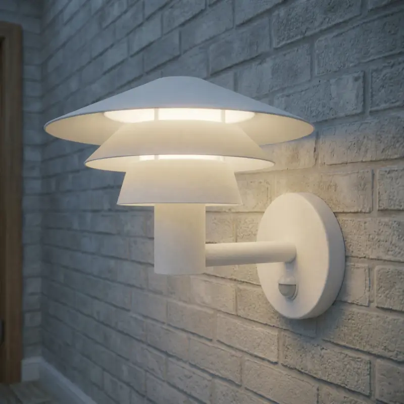 Lucande LED-utomhusvägglampa Montaro, vit, IP54, sensor Lägg i varukorgen